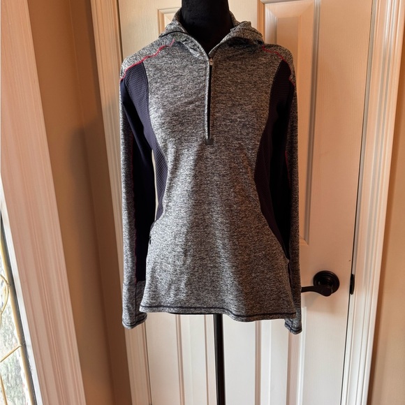 Athleta women’s Running Pullover with 1/2 zip front & mock neck- Gray and Navy - Picture 3 of 11